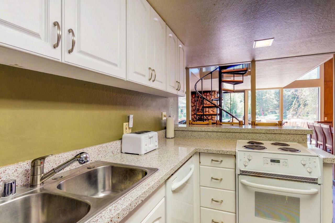 Waterfront Apres' Ski Cabin Villa South Lake Tahoe Bagian luar foto